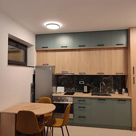 アパート Panonika トゥズラ